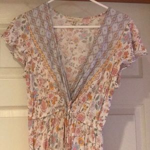 Beautiful maxi dress light colors nwot !!